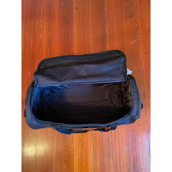 Herschel Supply Co Camo Duffle Bag Black Gym Travel Weekend NEW Without Tags - Picture 8 of 9